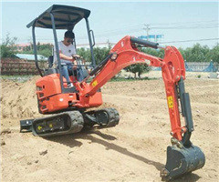 小挖掘機(jī)保養(yǎng)多錢(qián)，小挖掘機(jī)多久保養(yǎng)一次